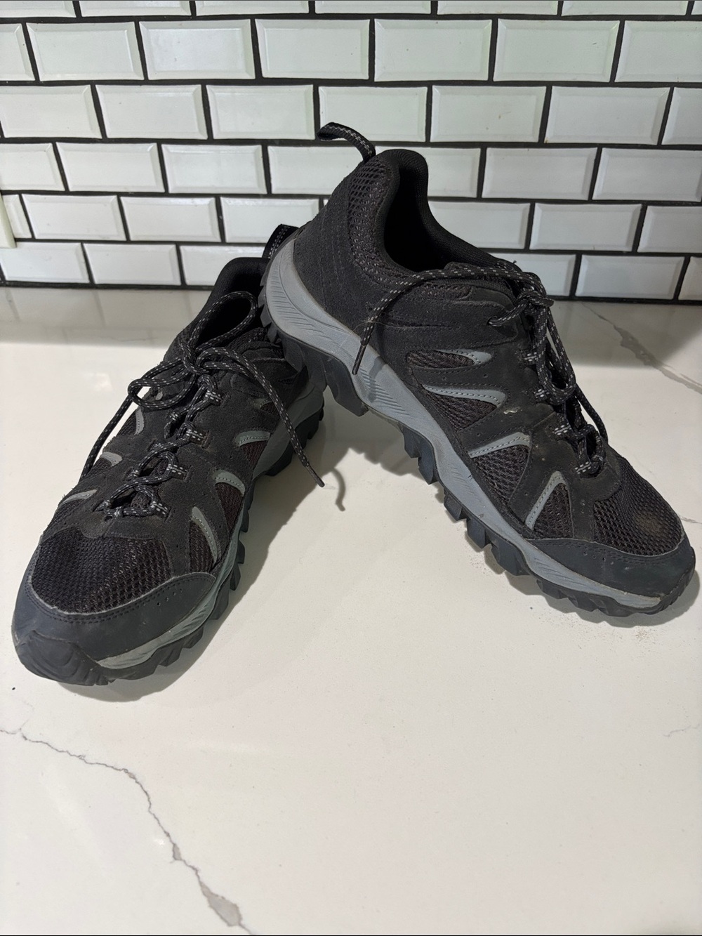 Merrell Men's Oakcreek Low Waterproof Hiking Shoes, Black Sz 11.5 NEAR NEW